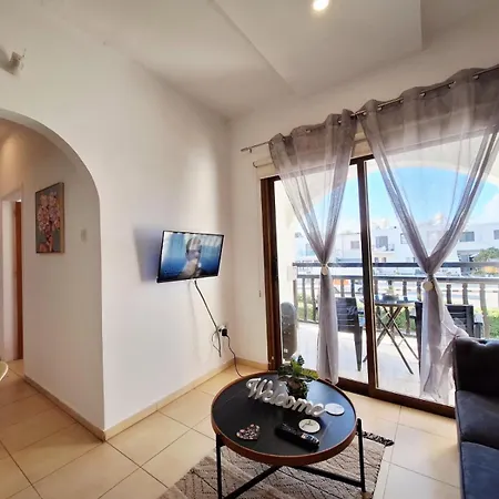 Kato 400m To The דירה