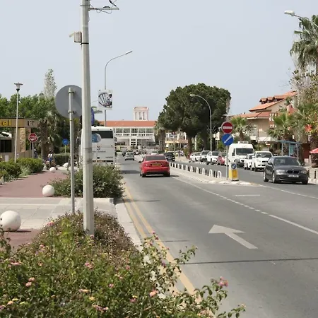 Kato 400m To The * פאפוס