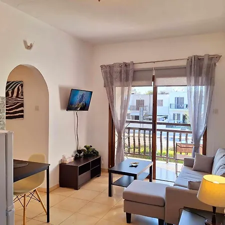Apartament Kato 400m To The
