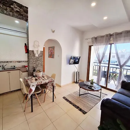 Kato 400m To The Appartement *