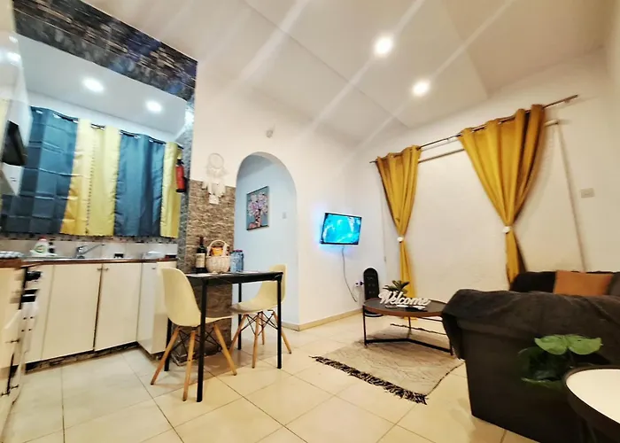 Kato 400m To The 아파트 *