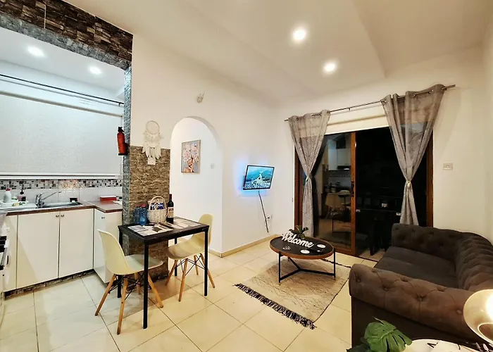 Kato 400m To The 아파트 *