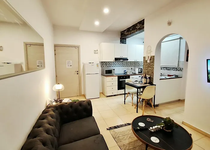 Kato 400m To The 아파트 파포스