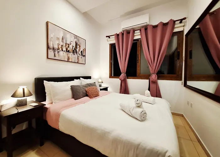 Kato 400m To The 아파트 파포스