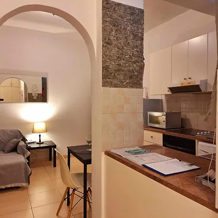 Kato 400m To The Apartamento