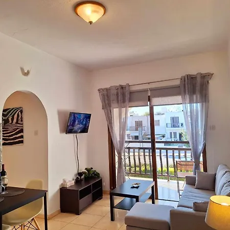 Apartamento Kato 400m To The Paphos