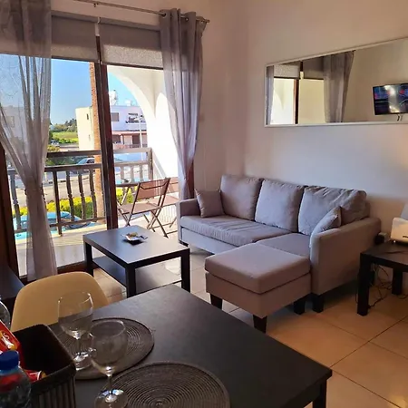 Kato 400m To The Apartamento Paphos