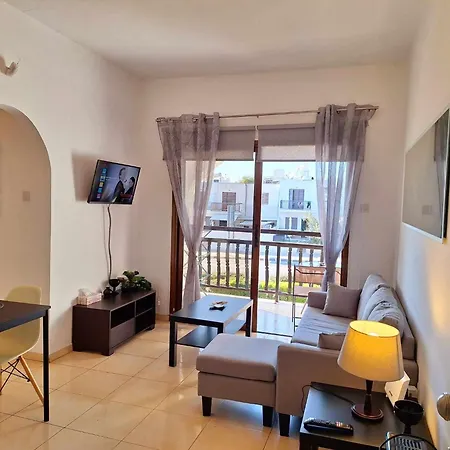 Apartamento Kato 400m To The Paphos