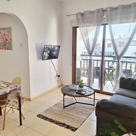Apartamento Kato 400m To The Paphos
