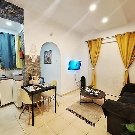 Lägenhet Kato 400m To The