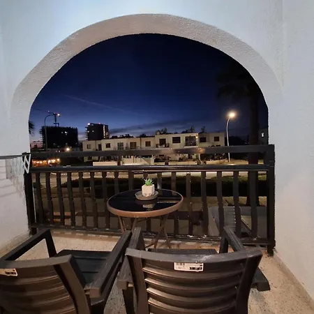 Lägenhet Kato 400m To The Paphos