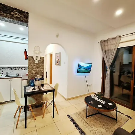 Lägenhet Kato 400m To The