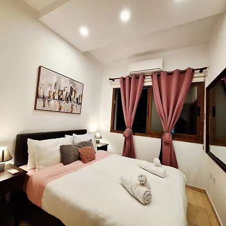 Kato 400m To The Lägenhet Paphos